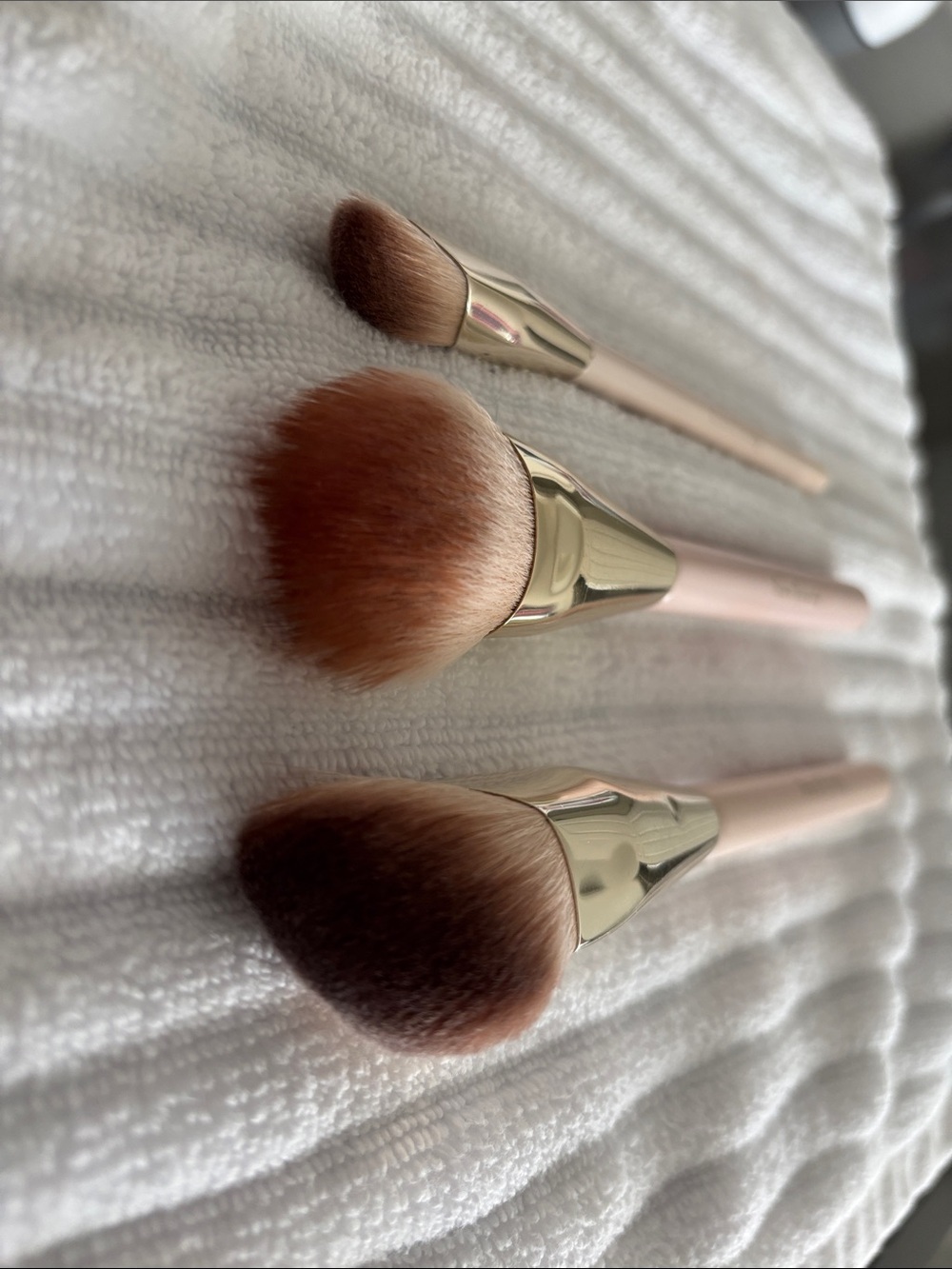 Rare Beauty Makeup Brush Trio in Beige with Gold Ferrules - Picture 3 of 5